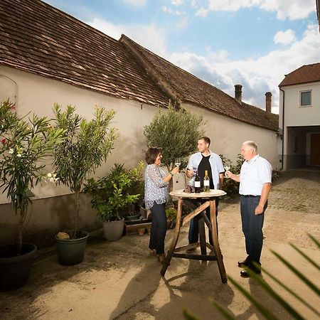 Weingut Familie Krell Mitterretzbach Exterior photo
